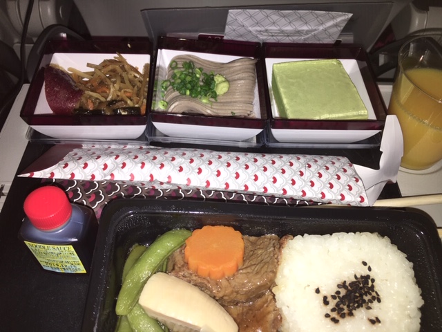 カタール航空機内食の写真