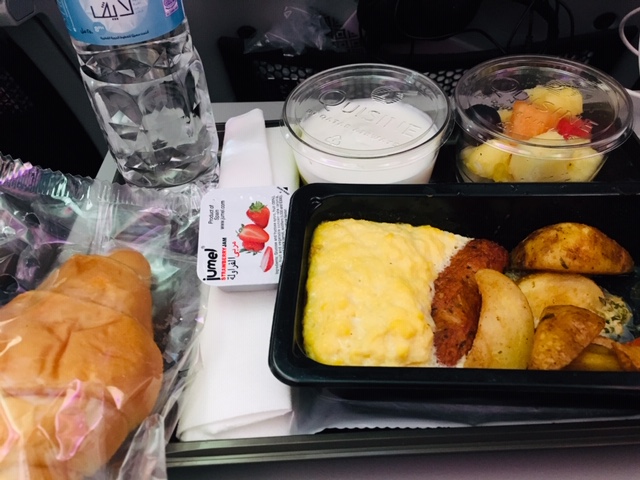 カタール航空機内食の写真